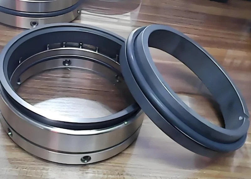 Radial Seal vs Axial Seal Radial Seal vs Axial Seal